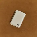 porte-cartes beige pour iPhone